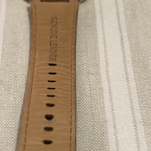 Authentic Michael Kors Women’s Watch, MK-2529 in Rose Gold and Light Tan Leather - Picture 11 of 15